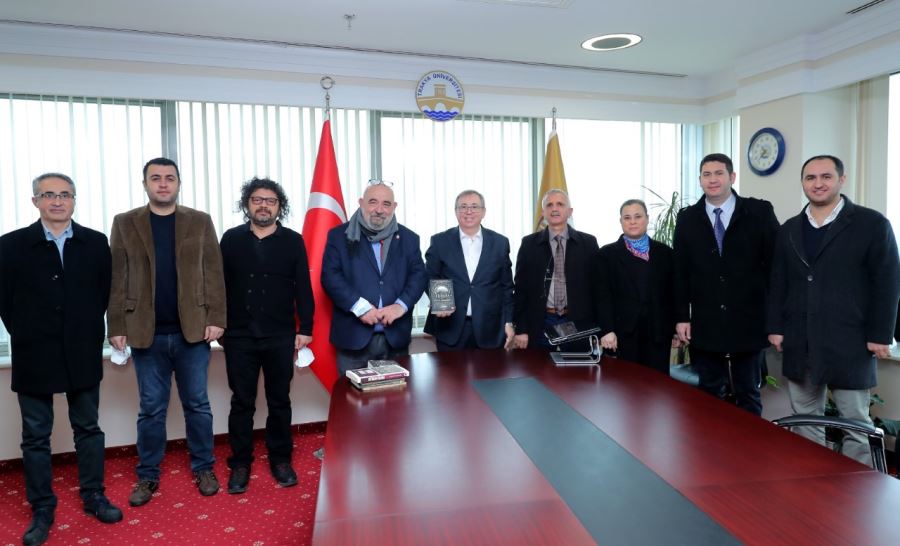 Trakya Üniversitesi Akademisyenleri Kitaplarını Rektör Prof. Dr. Erhan Tabakoğlu’na takdim etti
