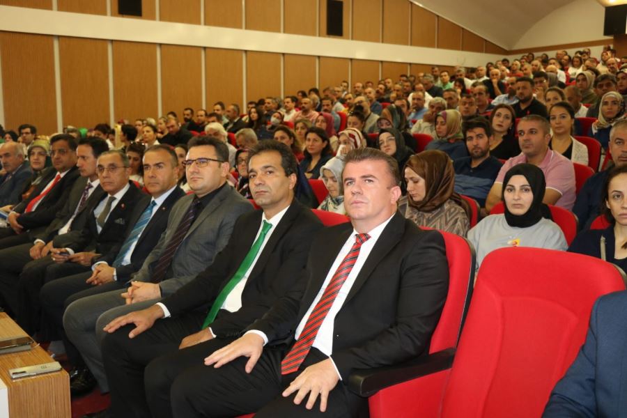 Türk Dili ve Edebiyat öğretmenleri zümre toplantısı gerçekleştirildi.