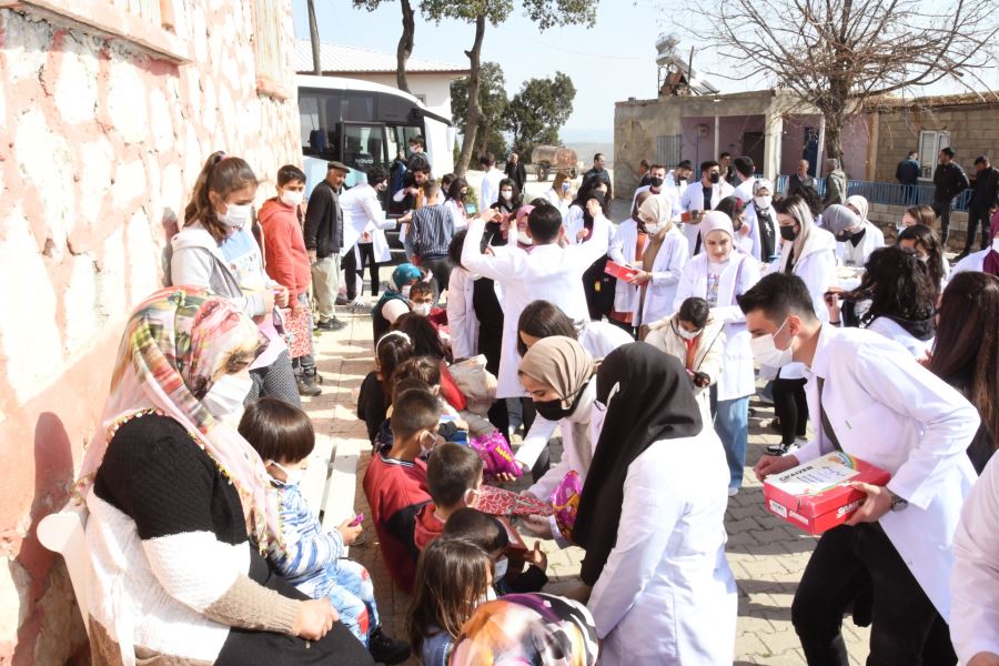 ADYÜ Tıp Fakültesi Öğrencileri Köy Çocuklarımızla Buluştu