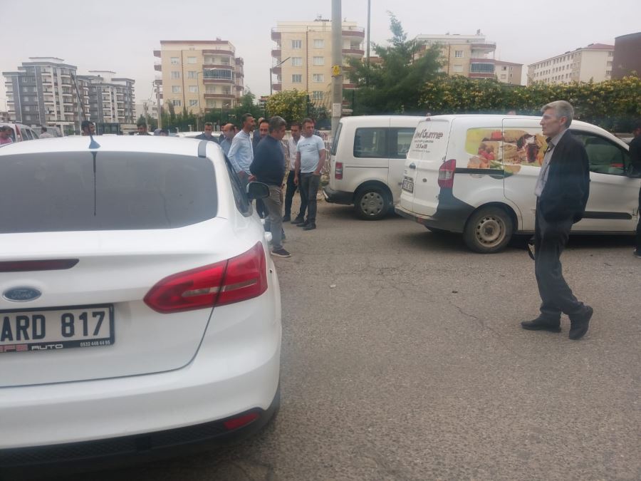 İki aracın çarpışması sonucu maddi hasarlı kaza meydana geldi.