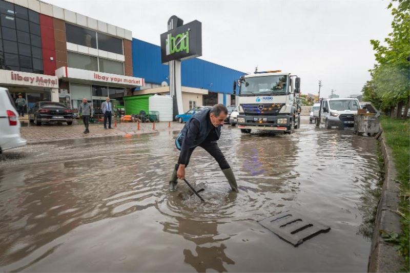 MASKİ su baskınlarına müdahale ediyor 