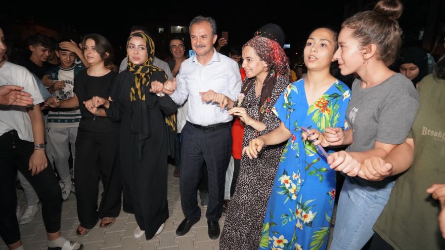 Başkan Kılınç, Vatandaşlarla Halay Çekti