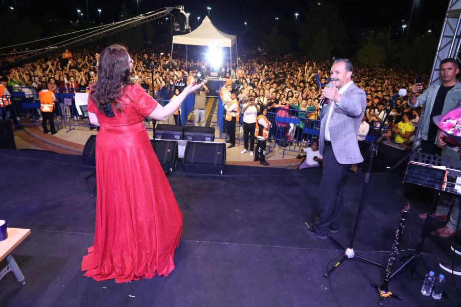 Gençlik ve Çocuk Festivali Muhteşem Konserlerle Başladı