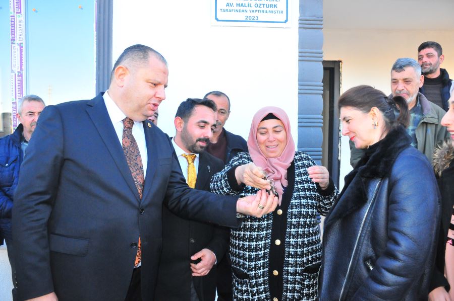 MHP Milletvekili Halil Öztürk, 90 gün içeresinde bitirdik bugün itibaren Fatma teyzemize evin anahtarını teslim ettik