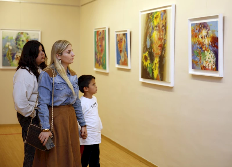 SANKO Sanat Galerisi’nde Bakışlar temalı resim sergisi 