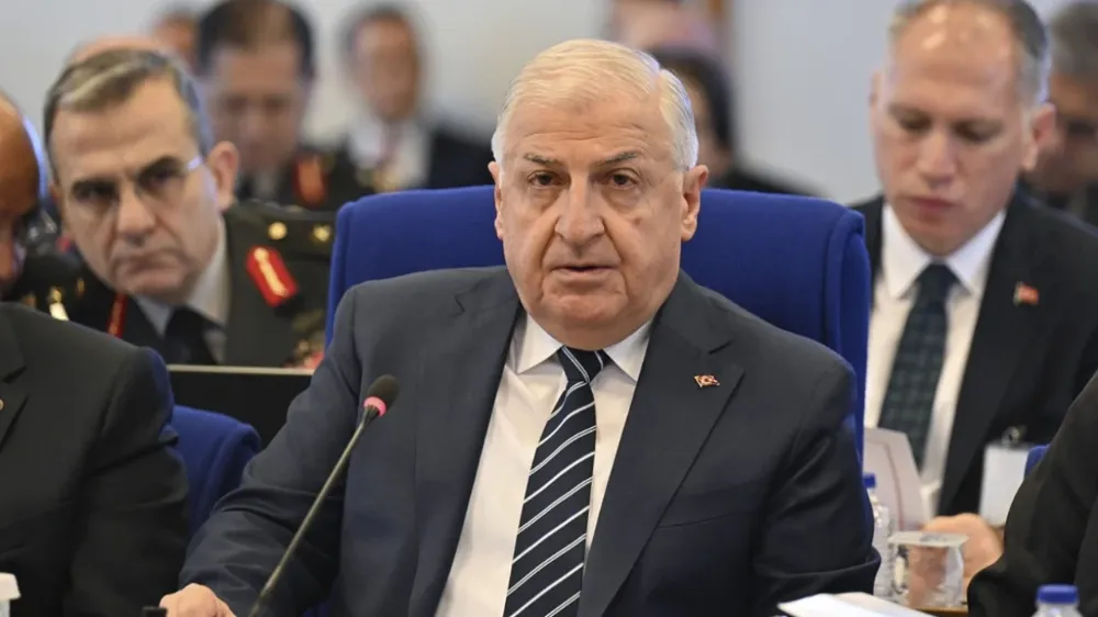 Milli Savunma Bakanı Yaşar Güler
