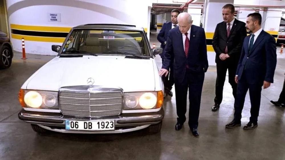 MHP Lideri Devlet Bahçeli, klasik otomobilini Antalya Milletvekili Başkan