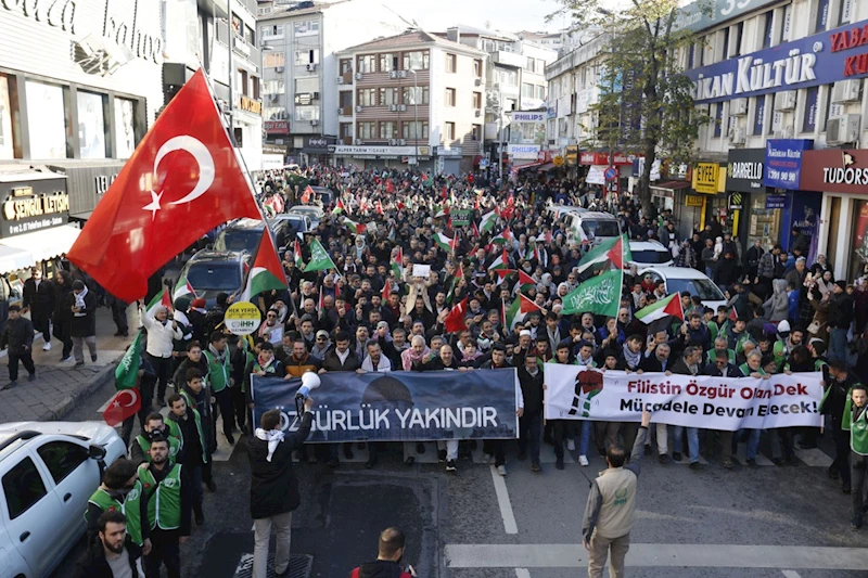 On binler, Üsküdar’da Filistin’e destek için yürüdü 