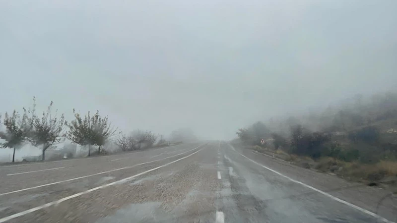 Gölbaşı Adıyaman arası yoğun sis nedeniyle sürücüler zor anlar yaşadı  - Videolu Haber