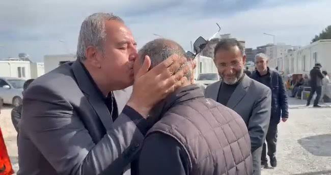 Vatandaş, Ordu Valisi Tuncay Sonel’i alnından öptü