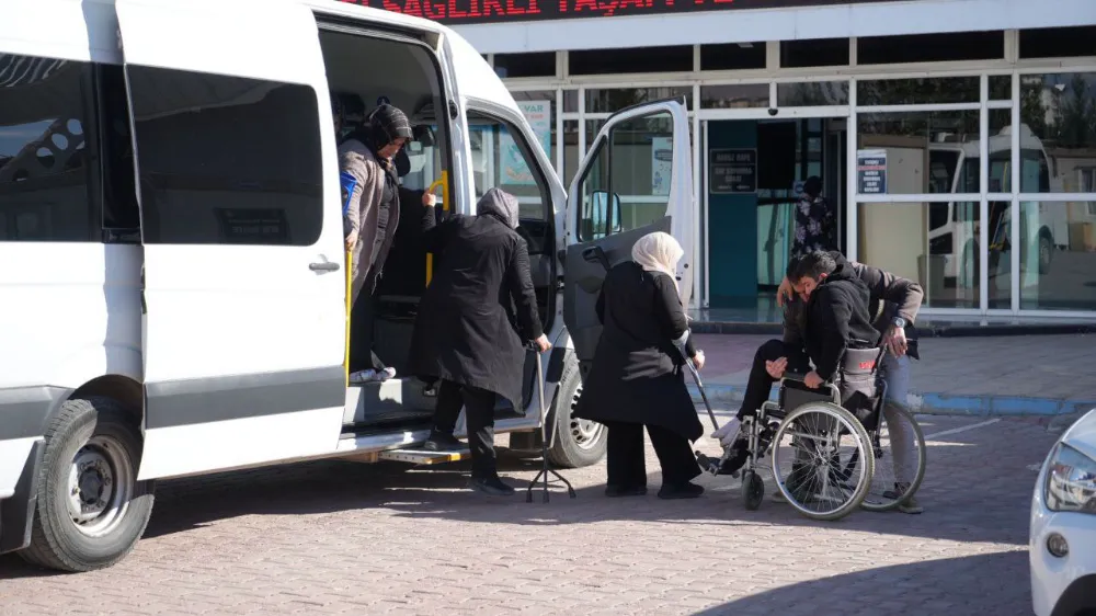 Depremzede Türkan Özer, Adıyaman Belediyesi’nin fizik tedavi hizmeti sayesinde yeniden hayata tutundu