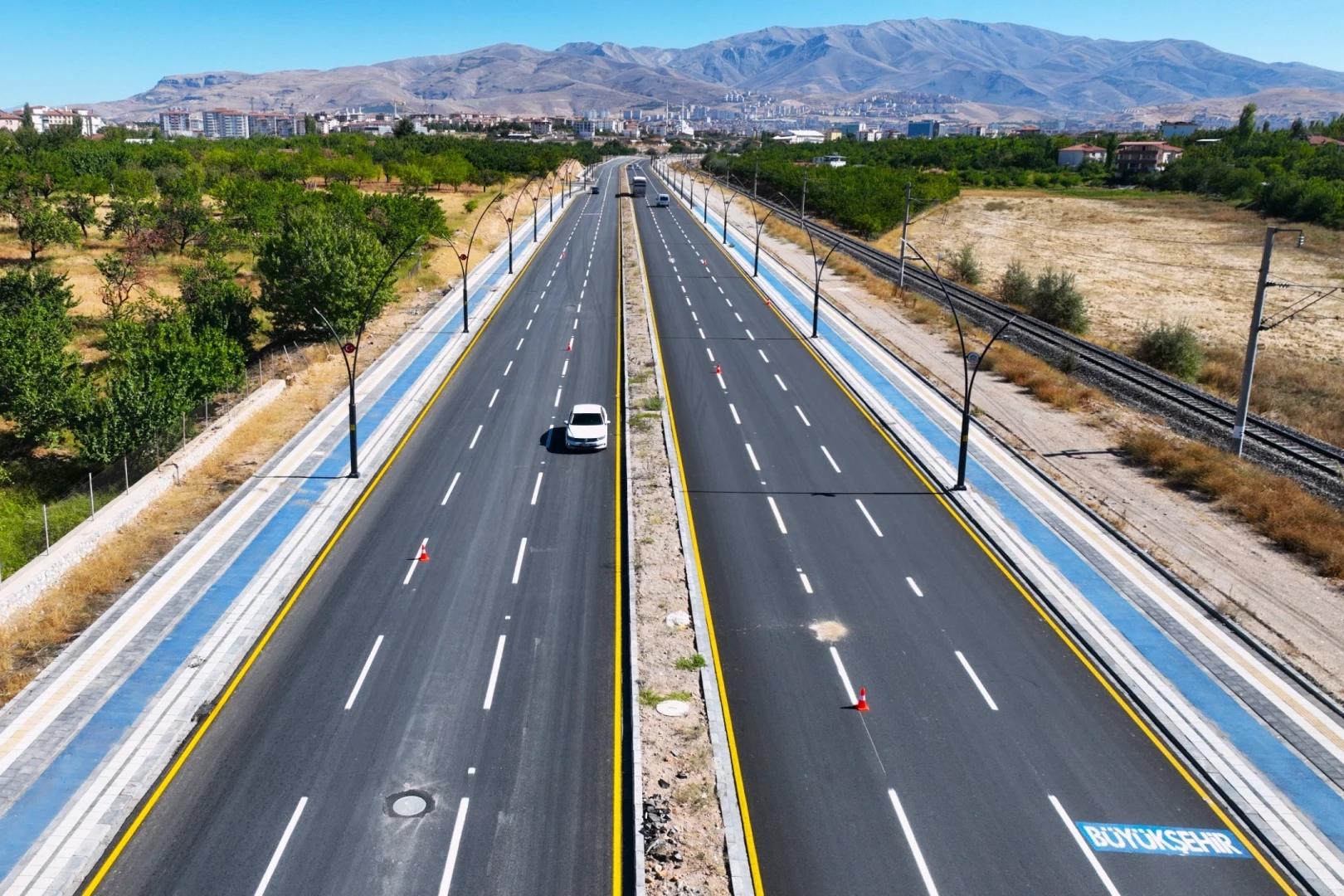 Trafik güvenliği için 870 bin metre yol çizgi çalışması yapıldı