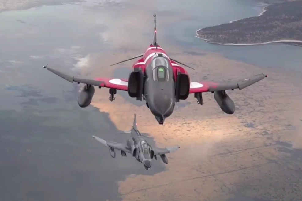 F4-E Phantom savaş uçağı 50. yıla özel havalandı