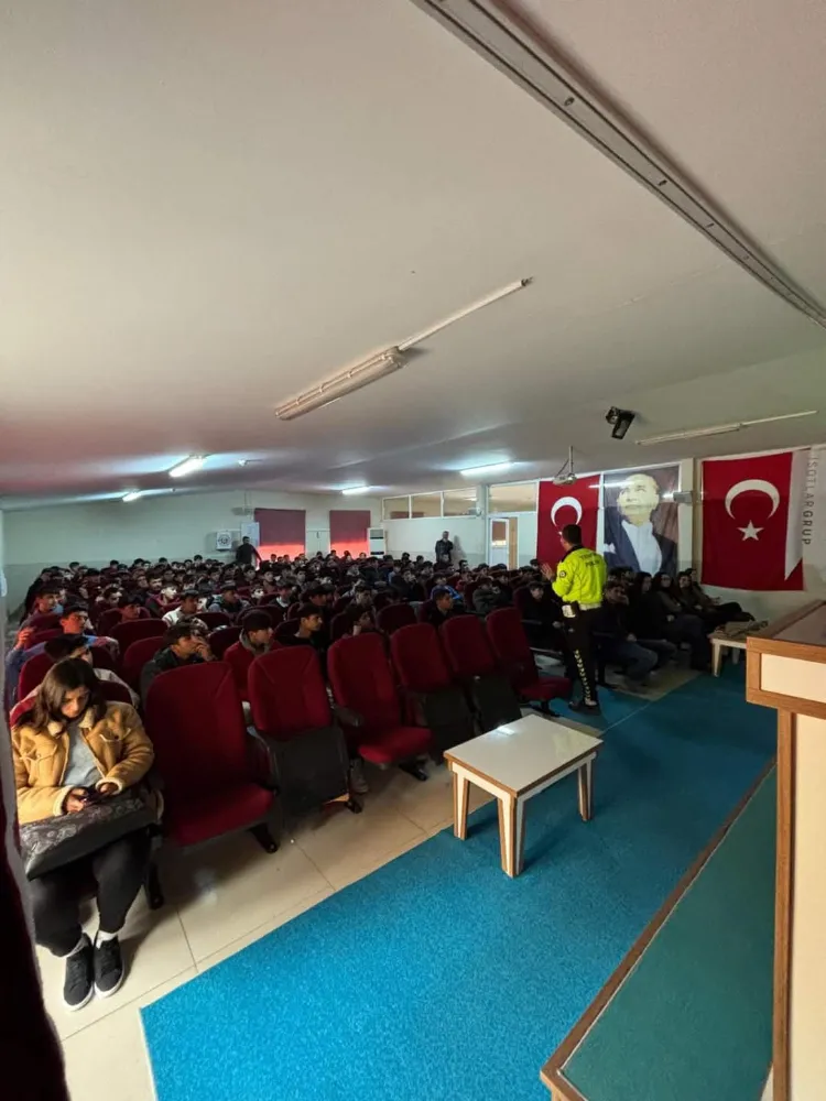 Meslek Lisesi Öğrencilerine Trafik ve Güvenlik Eğitimi Verildi 