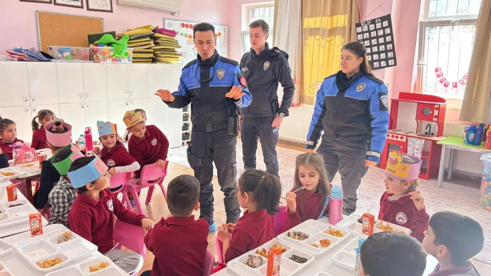 Öğrencilere Trafik Kuralları Eğitimleri Devam Ediyor