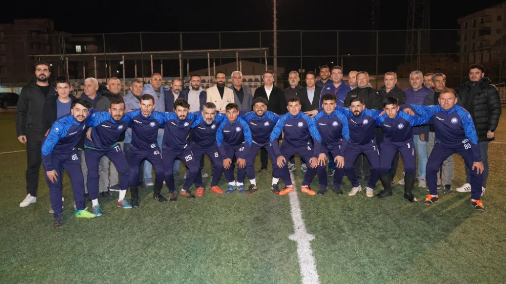 Başkan Tutdere’den işitme engelli futbolculara baklava ikramı