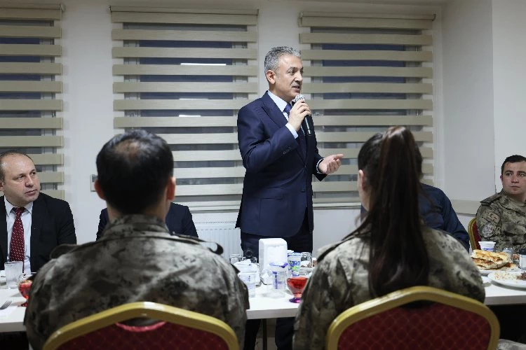 Vali Tuncay Akkoyun ilk iftarını Özel Harekat Polisleri ile yaptı