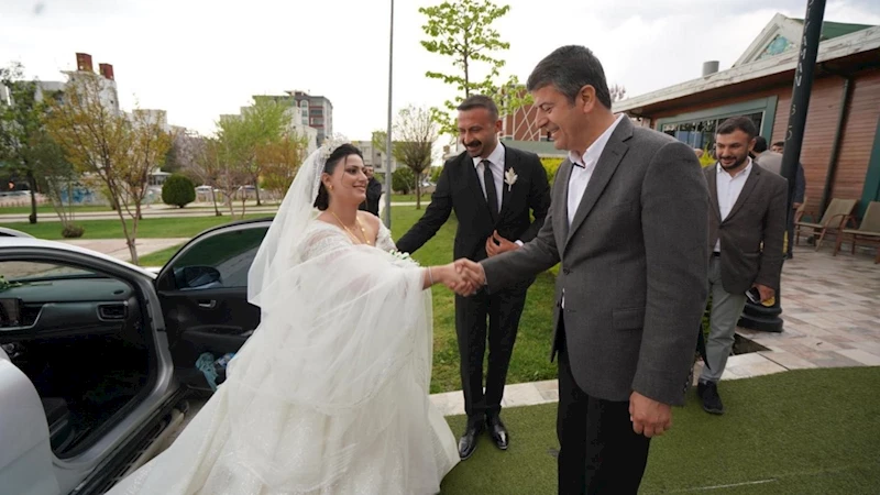 Böyle sevgi görülmedi: Düğünden önce Başkan Tutdere’yi ziyaret ettiler   - Videolu Haber