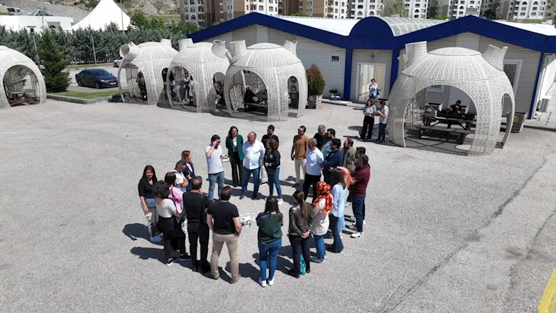 Ankara Büyükşehir Belediyesi başkentli gençleri geleceğin mesleklerine hazırlıyor 