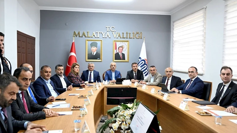 Bakan Abdulkadir Uraloğlu Başkan Sami Er’i makamında ziyaret etti  - Videolu Haber