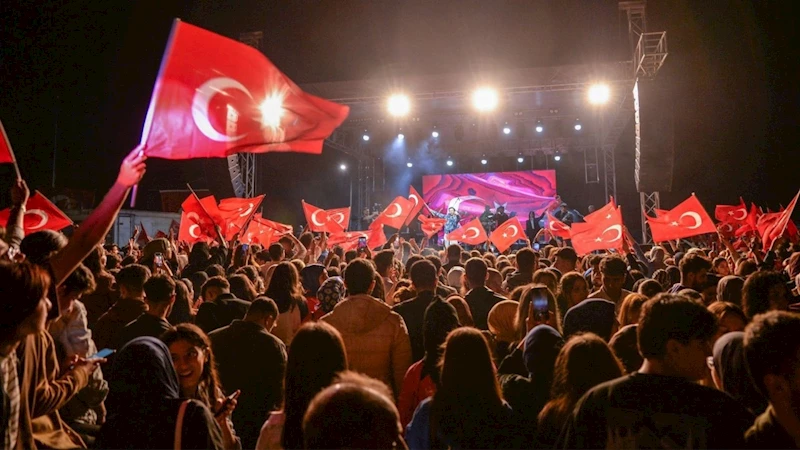 Buray en güzel şarkılarını Adıyamanlılar için söyledi  - Videolu Haber