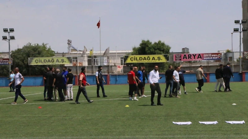 Adıyaman Belediyespor ile Gergerspor mücadelesi öncesi saha karıştı  - Videolu Haber