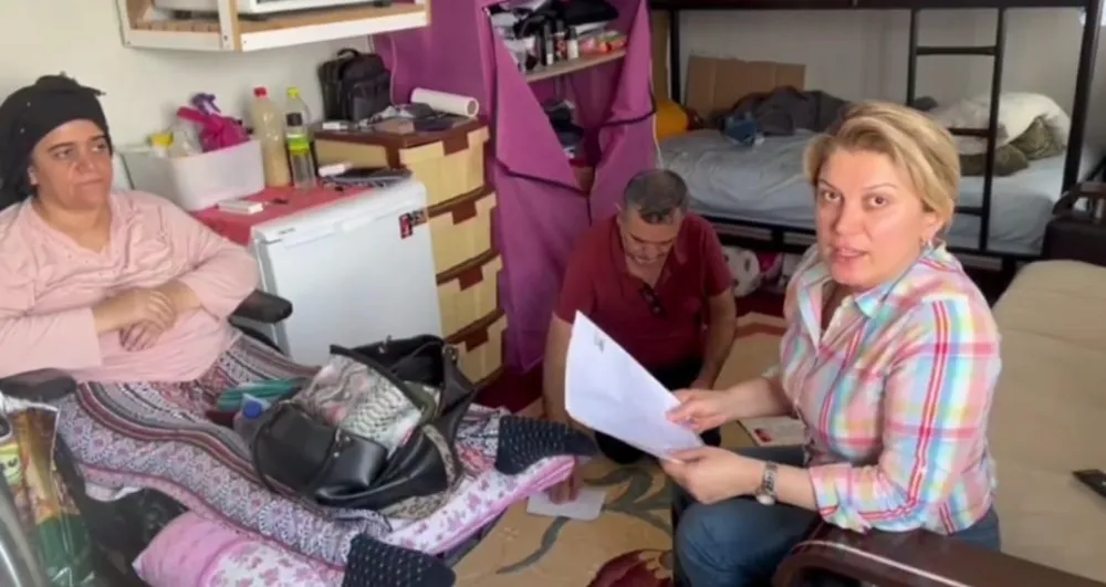 Kaya, Osmaniye’de, konteyner kentte hayatını devam ettiren engelli vatandaşı ziyaret etti.  