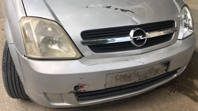 Otomobille çarpışan motosiklet sürücüsü yaralandı  - Videolu Haber