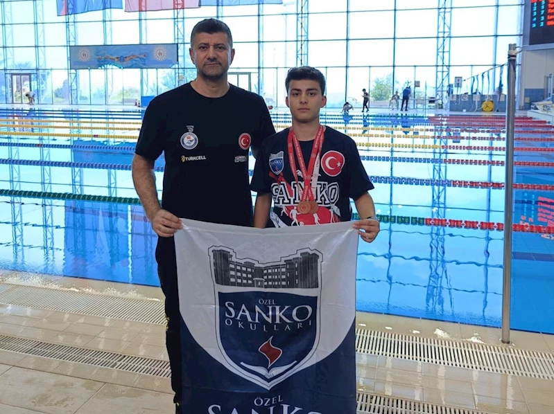 SANKO Okulları öğrencisi yüzmede Türkiye üçüncüsü oldu 