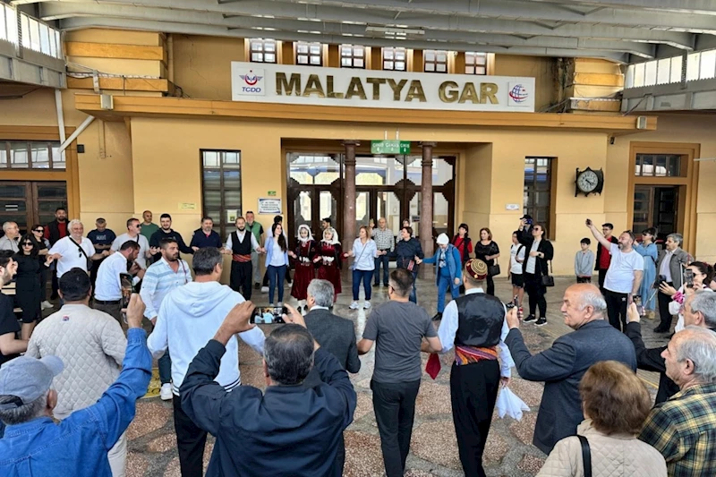 Turistik tren ikinci seferinin ilk durağı Malatya oldu 