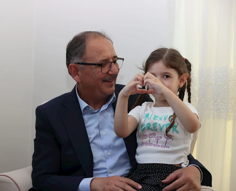 Bakan Özhaseki yerinde dönüşümle evini yapan Şahin ailesini ziyaret etti  - Videolu Haber