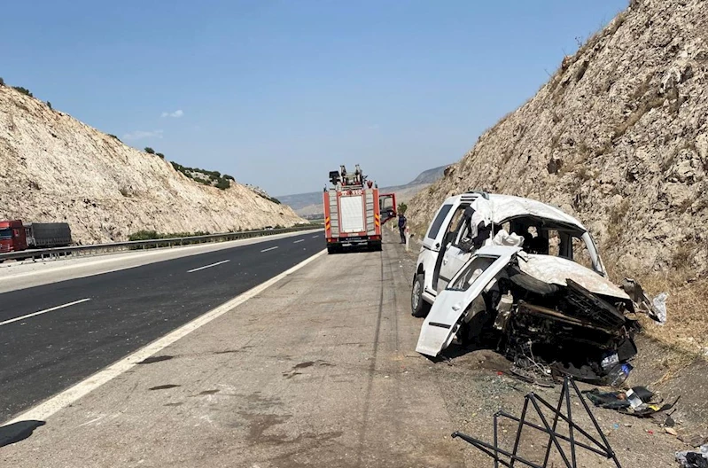 Kahramanmaraş-Gaziantep yolunda feci kaza: 2’si ağır 6 yaralı    - Videolu Haber