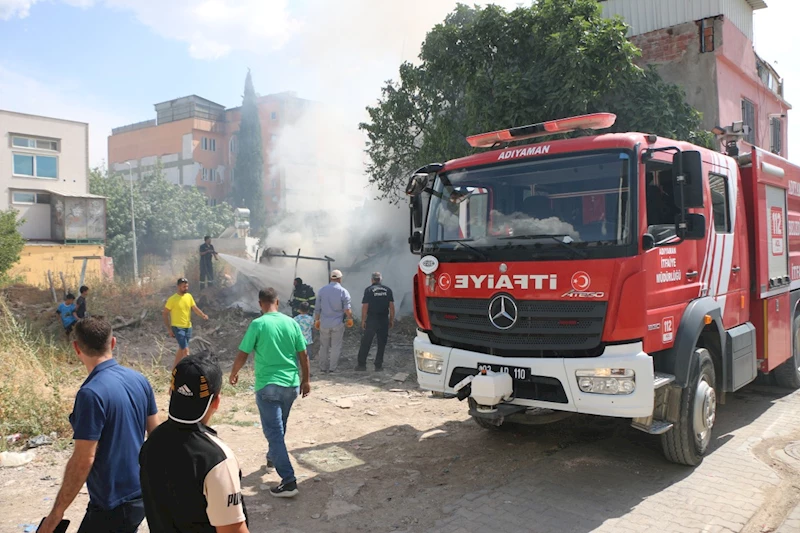 Gaz sıkışması nedeniyle çıkan yangın paniğe neden oldu  - Videolu Haber