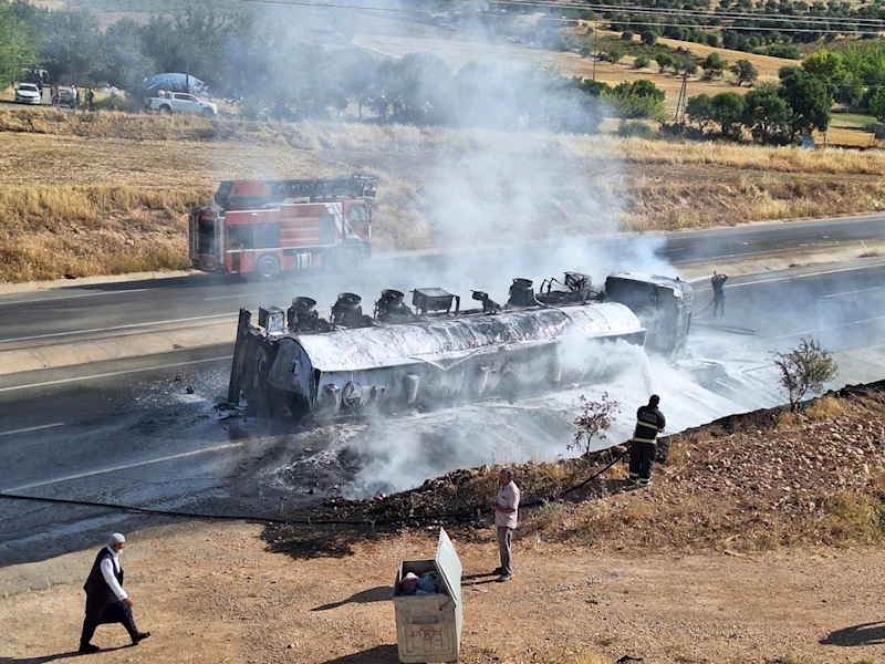 Yakıt dolu tanker alev alev yandı  - Videolu Haber