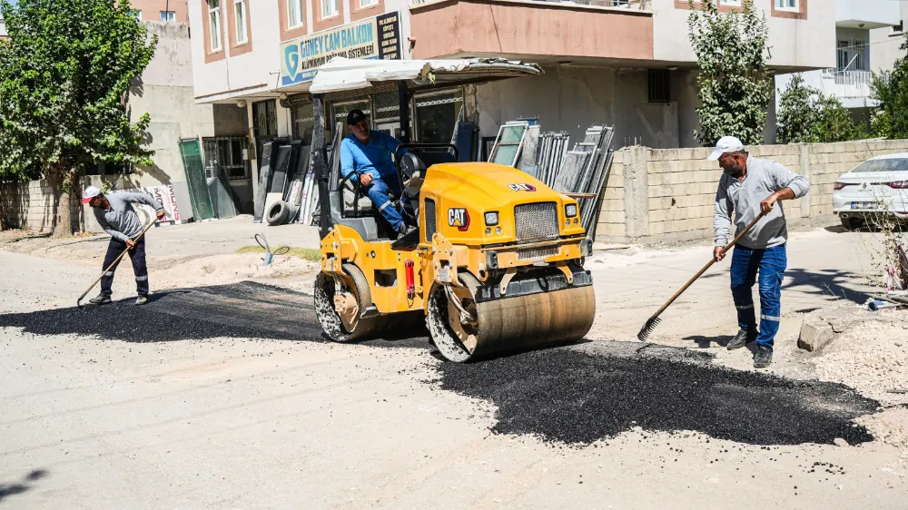 Adıyaman’da bozuk yollar onarılıyor, yeni yollar açılıyor