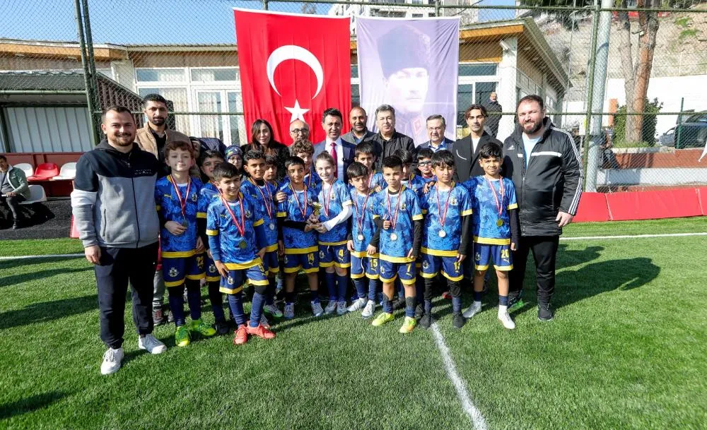 Bayraklı’da U-10 Cup Futbol Turnuvası Görkemli Bir Finalle Tamamlandı