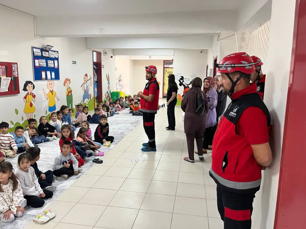 Adıyaman Belediyesi’nden miniklere deprem eğitimi