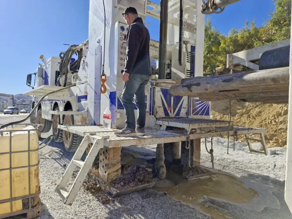 Kaymakam Pelvan, Deprem Konutları İçin Sondaj Çalışmalarını İnceledi