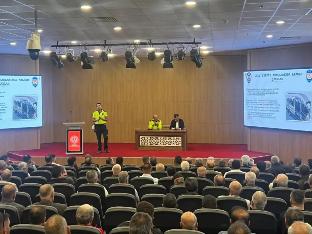 Servis Şoförlerine Bilgilendirme Toplantısı Yapıldı