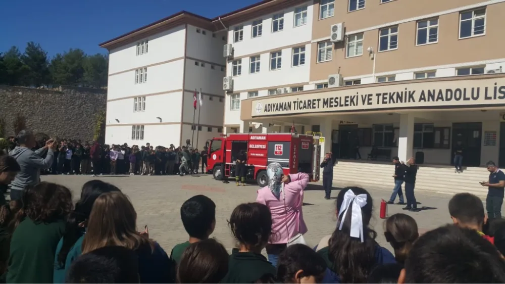 Adıyaman’da Öğrencilere yönelik yangın tatbikatları sürüyor