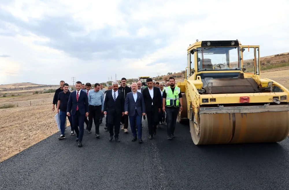 Köy Yollarında İlk Kez Sıcak Asfalt Dönemi Başladı