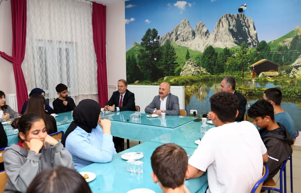 Vali Dr. Osman Varol Fen Lisesi Öğrencileriyle Aynı Sofrada Buluştu