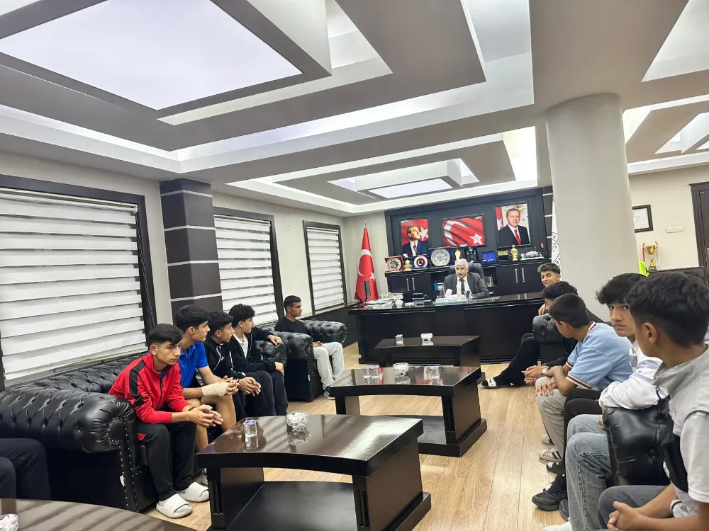 Kahta Belediyespor U-16 ve U-17 Takımlarına Amed Deplasmanı Öncesi Moral Ziyareti