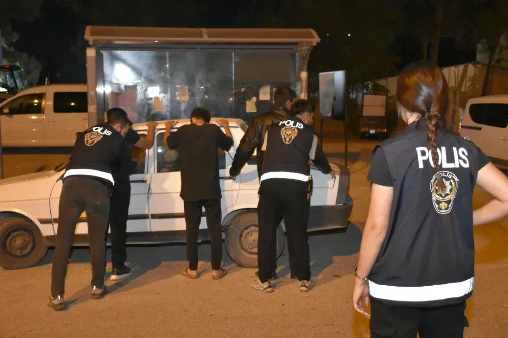 Adıyaman’da “Huzurlu Sokaklar” Uygulaması: 1 Aranan Şahıs Yakalandı