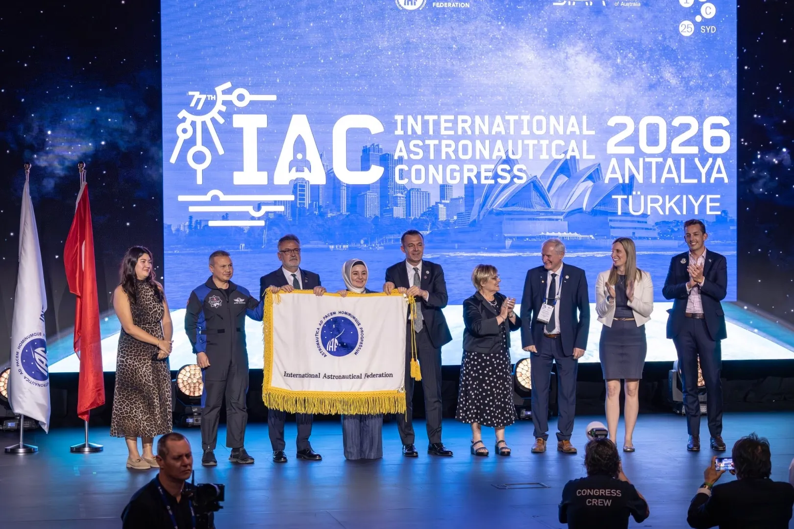 Uzay diplomasisinde tarihi adım! Türkiye, bayrağı Sidney