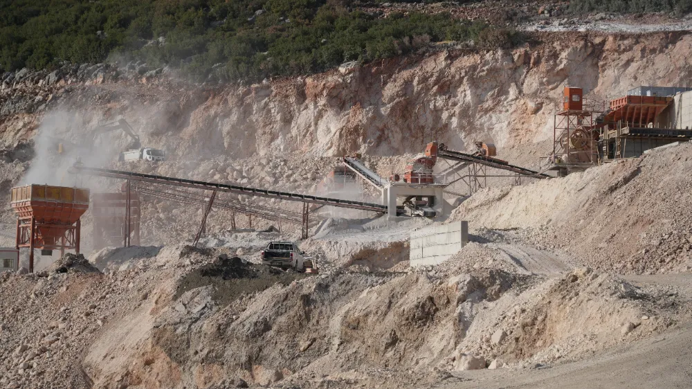 Adıyaman Belediyesi taş kırma ve eleme tesislerini yeniliyor