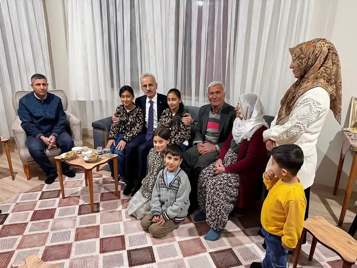 Bakan Uraloğlu, Adıyaman’da Deprem Konutunu Ziyaret Etti