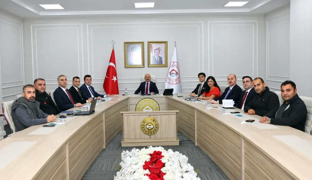 Vali Varol Başkanlığında Deprem Konutları Değerlendirildi