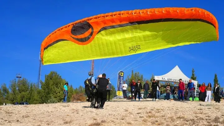 24 Kasım Öğretmenler Günü’nde Ali Dağı’nda Yamaç Paraşütü Etkinliği