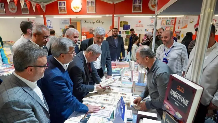 Kahta Belediyesi 1. Kitap Fuarı Açıldı